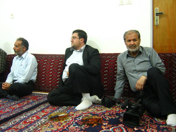 سردار حسین همدانی با خانواده شهید شاخص کبودراهنگ دیدار کرد + تصاویر