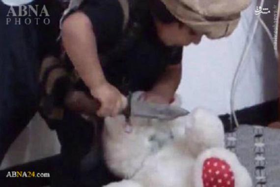 کودک چهارساله داعش هم سر می‌بُرَد +عکس 