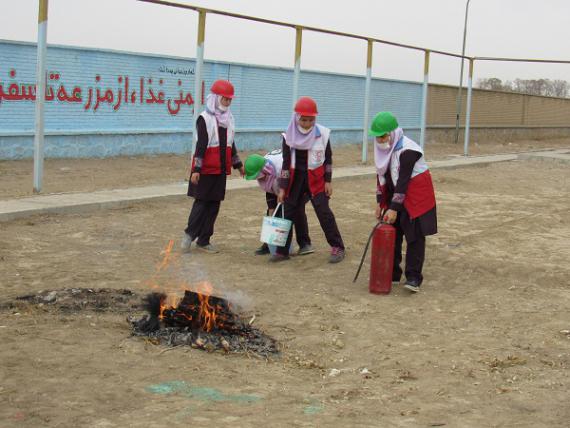 برگزاری مانور ایمنی و زلزله در مدرسه نمونه دولتی حضرت مریم (س) کبودراهنگ