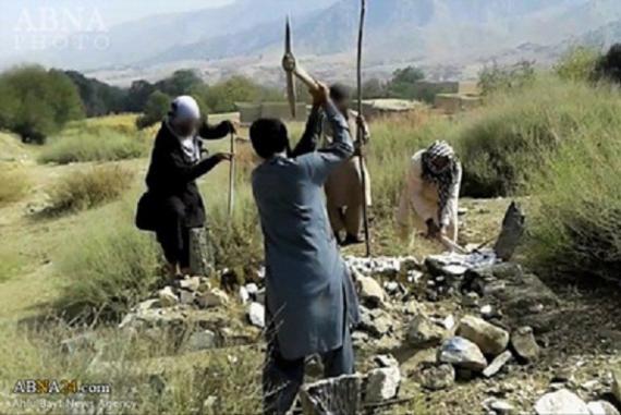 داعش به جان قبر افغان ها افتاد+تصاویر 