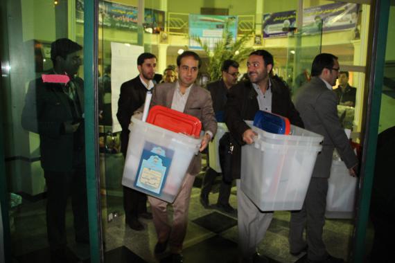 آماده سازی صندوق های اخذ رای در کبودراهنگ / گزارش تصویری