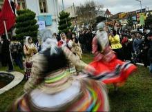 رقص زنان در میدانی به نام شهدا